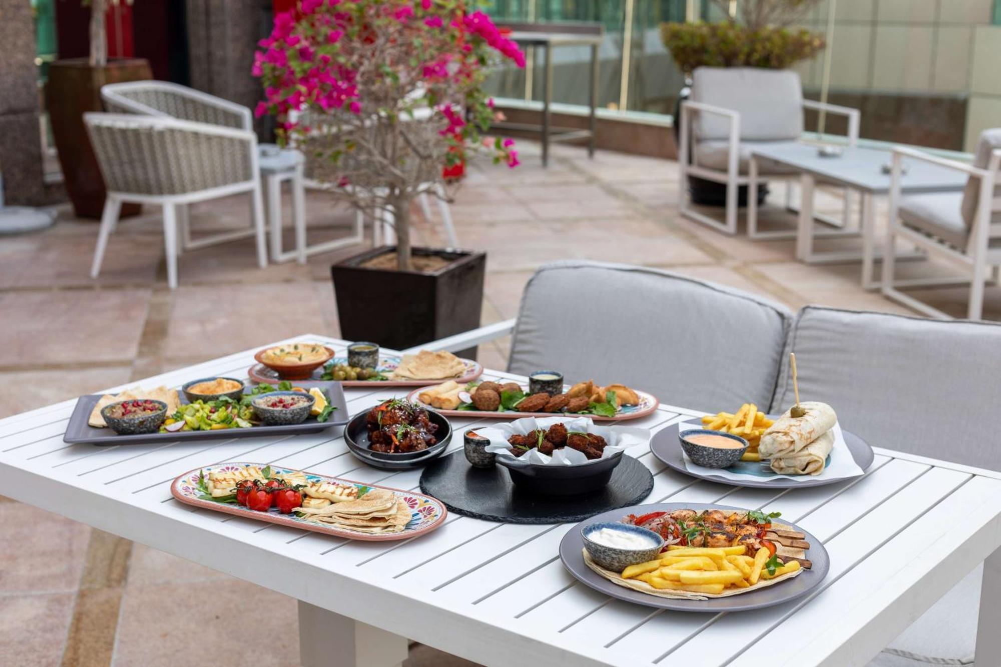 Radisson Blu Hotel, Dubai Media City Bagian luar foto